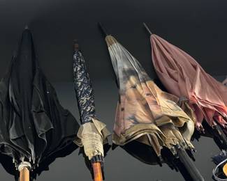 Lot of 4 Vintage Umbrellas	Longest: 36in	124138
