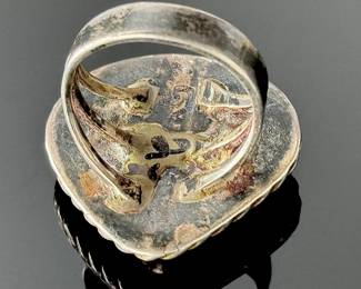 Vintage Navajo Turquoise & Silver Ring SZ: 7 Native American Pawn	Size: 7 Centerpiece:27x26mm	112010