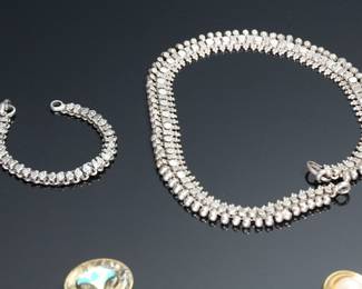 25 Piece Estate Jewelry Lot Steering Earrings, Rings, Brooches Etc		113119
