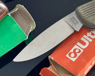 Lot of 12 knives leather sheathes, boxes, pocket knives, some antique	4 to 9 inch knives	115008