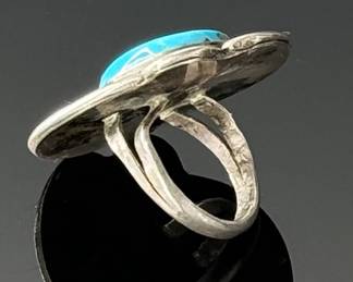 Vintage Navajo Turquoise Silver Ring SZ: 6.5 Native American Pawn	Size: 6.5 Centerpiece:37x28mm	112008