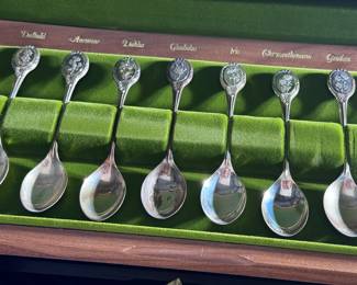 Sterling Silver Royal Horticultural Society English Flower Spoons Franklin Mint in Presentation Box	Spoon: 5.1in Long  Case: 2x18.875x7.25in	119038