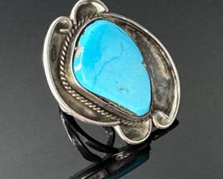 Vintage Navajo Turquoise Silver Ring SZ: 6.5 Native American Pawn	Size: 6.5 Centerpiece:37x28mm	112008