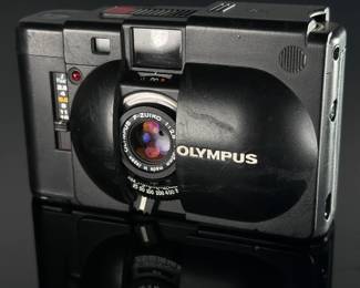 Olympus XA 35mm rangefinder camera body	4.5x2.5x2	115030
