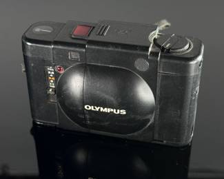 Olympus XA 35mm rangefinder camera body	4.5x2.5x2	115030
