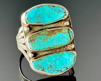 Vintage Navajo 3-Stone Turquoise & Silver Ring SZ: 8 Native American Pawn	Size: 8 Centerpiece:28x19mm	112011