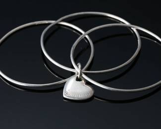 Tiffany & Co. Sterling Silver Triple Bangle Heart Charm Bracelet SZ: 8 .925	Size: 8	112018
