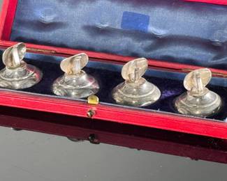 Lot of 4 Sterling Silver Place Card Holders in Case	Case: 2x7x2in	124119