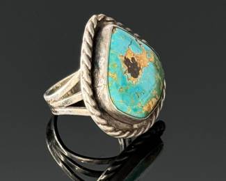 Vintage Navajo Turquoise & Silver Ring SZ: 7 Native American Pawn	Size: 7 Centerpiece:27x26mm	112010