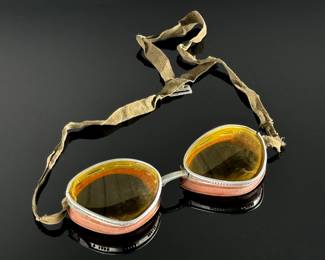 German WWII Aviator Leather Flight Helmet & Goggles	Size: 37	124128
