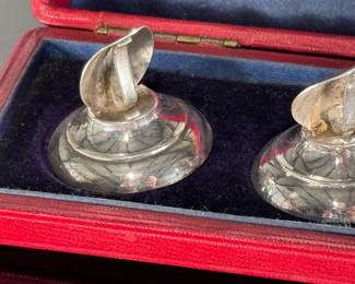 Lot of 4 Sterling Silver Place Card Holders in Case	Case: 2x7x2in	124119