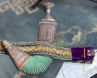 Thouma Jambiya dagger Yemen w/Belt	42in Long x 14.5in H	113042
