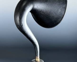 1920s Magnavox R3 Speaker and M1 Horn Radio Loudspeaker	28x14x11in	124018