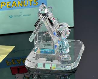 Crystal World A Charlie Brown Christmas Peanuts Snoopy Figurine in Box Tom Suzuki Snoopy	Figurine: 3x3.75x2.8in Box: 5x5.5x7in	119051
