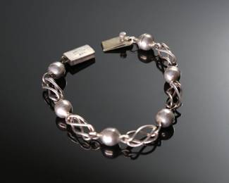 Sterling Silver Modernist Necklace & Bracelet Set	Necklace: 20in Long x 11mm Wide Bracelet: 7.5in Long x 9mm Wide	113115