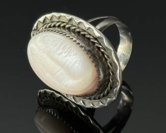 Vintage Navajo Pauline Claw Sterling Silver & Shell Ring SZ: 6 Native American	Size: 6 Centerpiece:33x22mm	112009