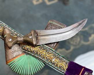 Thouma Jambiya dagger Yemen w/Belt	42in Long x 14.5in H	113042
