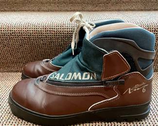 $40 - Salomon men’s cross country ski boots size 13