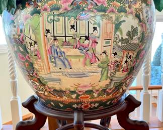 SOLD - hand painted Chinoiserie fish bowl Jardiniere on wooden stand, close up
