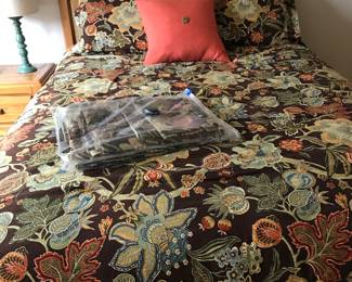 Wonderful Linens, comforter sets, matching curtins, pillows, sheets, towels, kitchen aprons, placemats, tableclothes, napkins