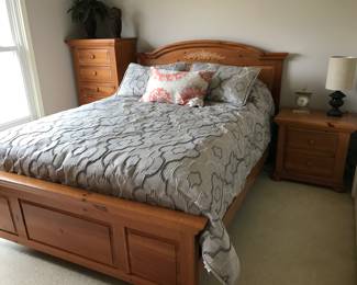 Queen Size Broyhill Set ( sold together or separately). Headboard/footboard, Night Stand, 5 drawer Chest, Triple Dresser with Mirror