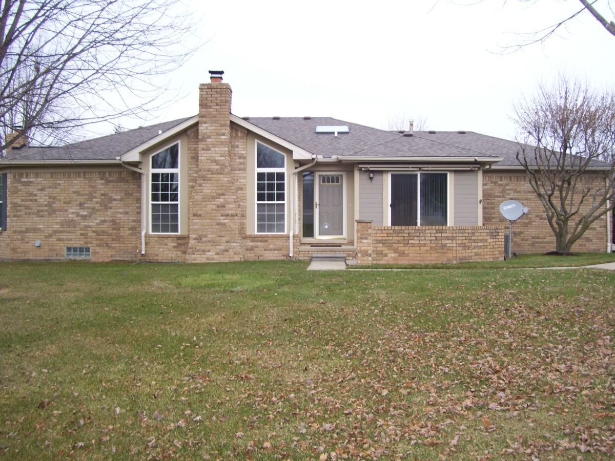 HOME ENTRANCE OFF COURTYARD OR OFF PORT SALEM