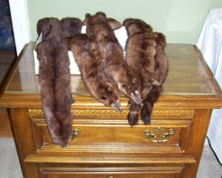 DECEASED 2 & 4 HEAD MINK PELT COLLARS - 2 DRAWER NIGHTSTAND