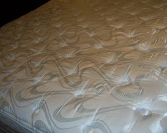 KING KOIL PLUSH CALIFORNIA KING SET