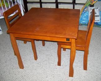 BERGAMO CHILDS TABLE/CHAIRS