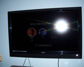 IN MASTER , 37" VIZIO E370VL LCD/HD FLAT SCREEN TV (WALL MOUNT STAYS)