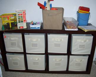 ROOM DIVIDER WITH 8 STRAGE BINS - FISHER PRICE TOYS - LEGOS