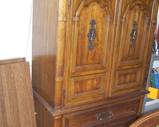 ARMOIRE/STORAGE CABINET