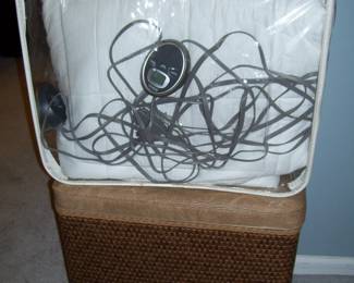 QUEEN SIZE MATTRESS PAD - HAMPER