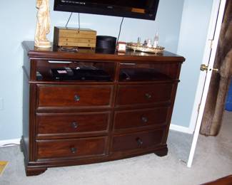 MATCHING DRESSER WITH CEDAR LINED DRAWERS - STATUE -JEWELRY BOXES