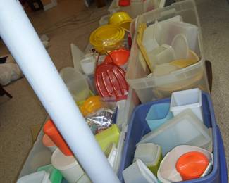 TONS OF VINTAGE TUPPERWARE (YOU WILL HAVE TO MATCH UP LIDS