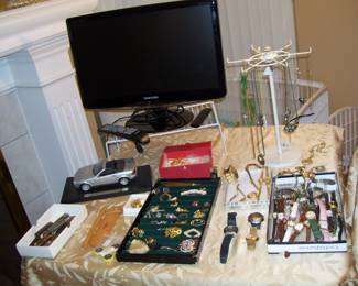 MAISTO MERCEDES BENZ DIECAST SLK 230 1996 - GLASS HELICOPTER - FASHION WATCHES & JEWELRY