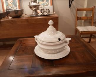 Serving tureen