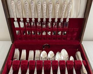 Towle Sterling Flatware Set (11 dinner forks, 10 knives, 8 teaspoons, 12 soup spoons, 9 butter knives, 5 serving spoons, 8 sugar spoons)