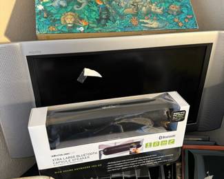 SoundLogic Xtra Large Bluetooth Capsule Speaker