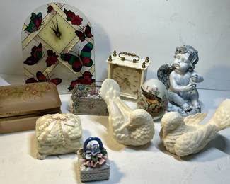 Lot of cuteness- vintage vanity trinket boxes and other decorative items