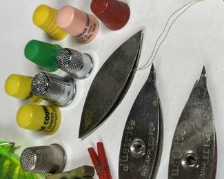 Lot of vintage sewing, thimbles, tatting shuttles and small scissors