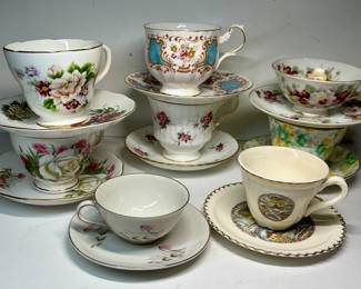 Vintage tea cups and saucer lot of 8