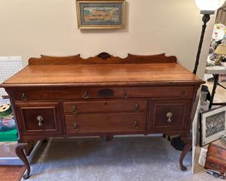 Stunning buffet cabinet.  Excellent condition 
