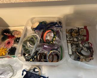 Pendants and watches 