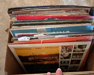 Assorted albums from the 40s up-to-date including 78s