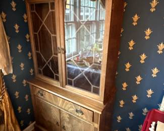 ANTIQUE FLAME MAGHONY BREAKFRONT