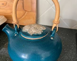 Chinese crackle glaze tea pot