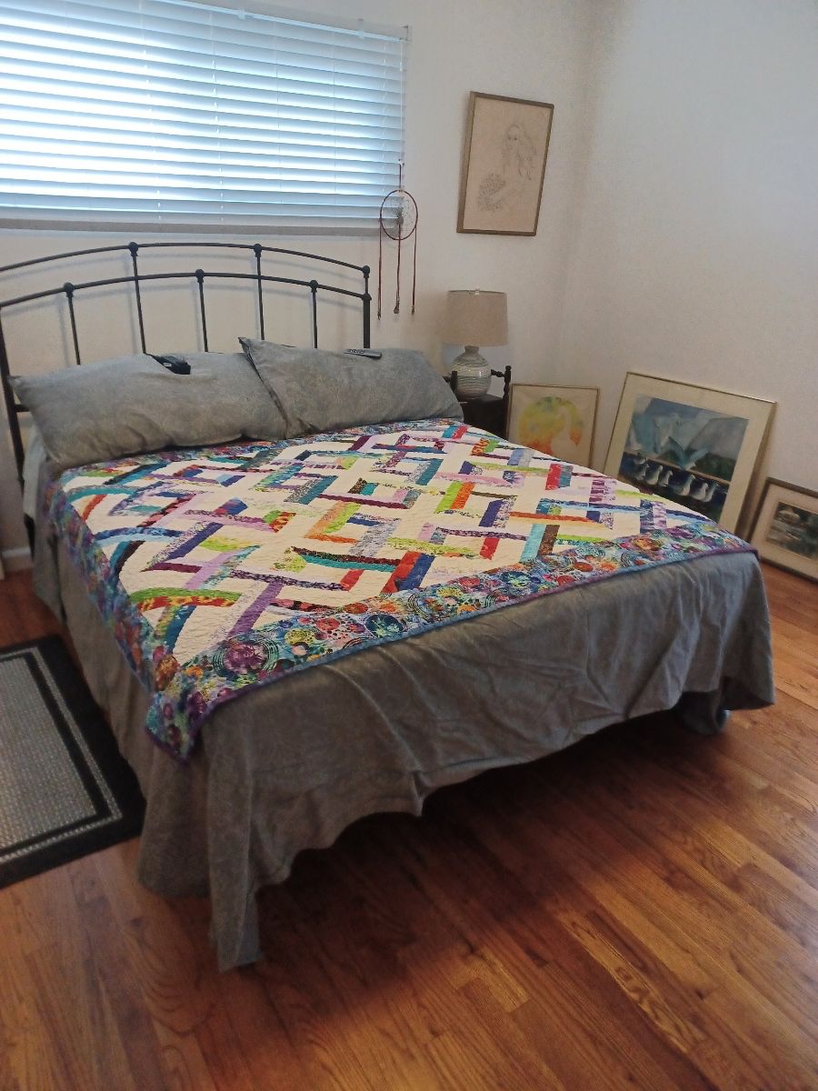Adjustable Bed with quilt