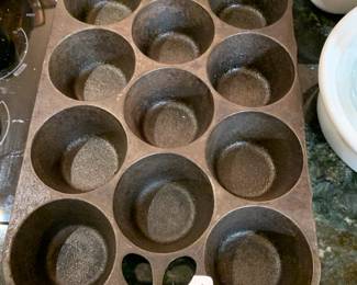 #140 Wagner Popover Muffin Pan $40.00