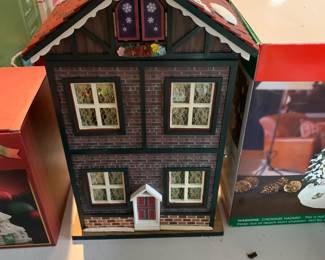 #172 Holiday Classics Collection - Holiday Musical - wind up house $25.00